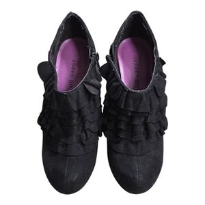 Madden Girl Black Ankle Booties with Ruffle Detail Size 6 1/2   4 Inch Heel